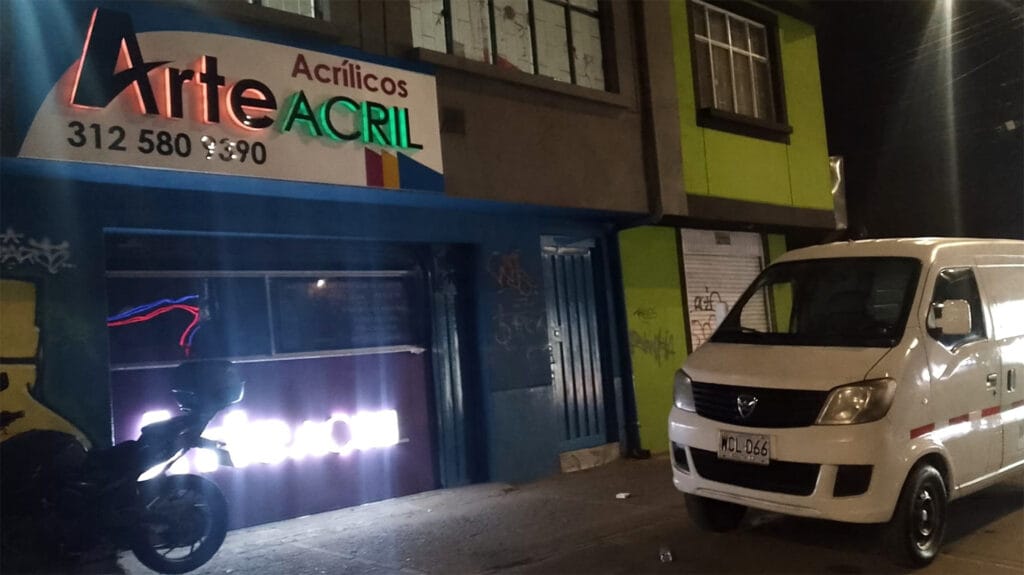 Fachada de Arteacril en Bogotá